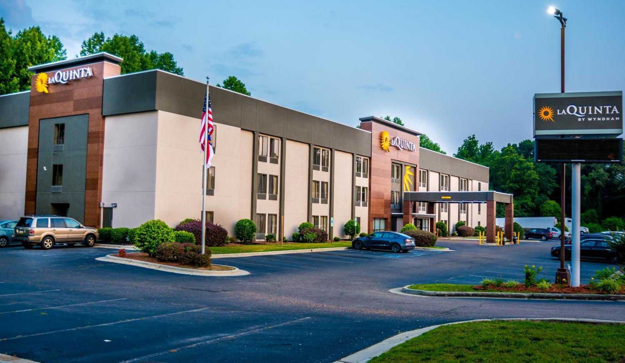 La Quinta Inn & Suites By Wyndham Fayetteville I-95 Kültér fotó